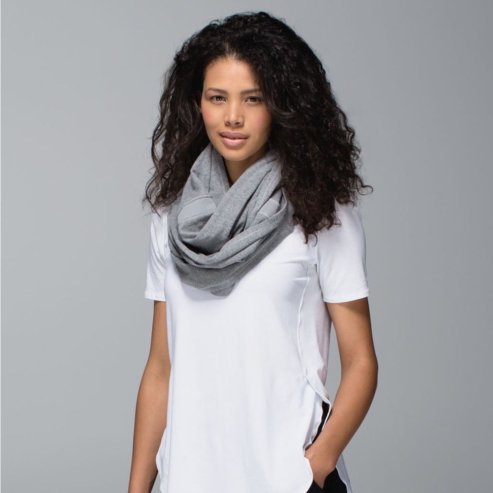 Lululemon RARE Sun Salutation Circle Scarf - Picture 3 of 6